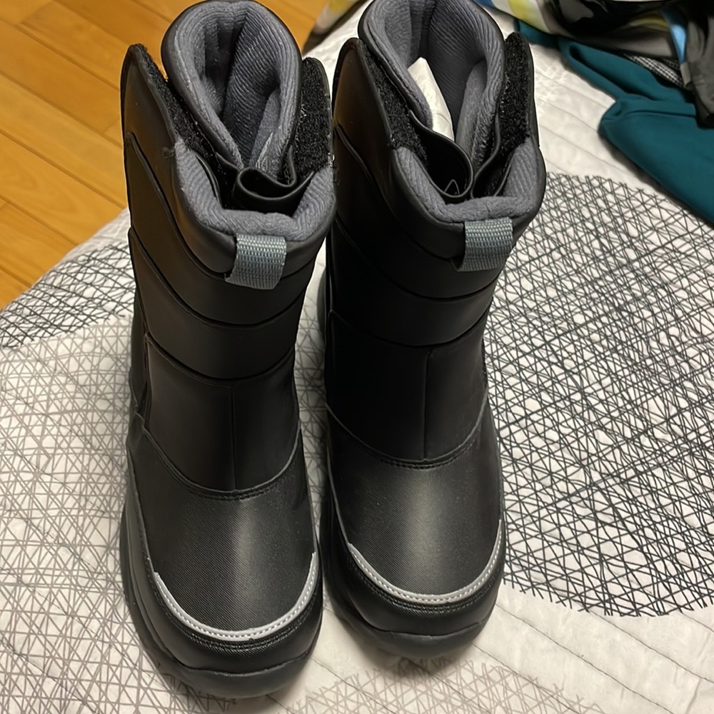 Lands’ end kids snow boots size 3